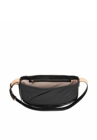 Borsa in pelle nera con interno rosa, dotata di una tasca con zip e di una lunga tracolla regolabile. Finitura liscia e design minimalista.