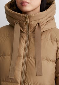 Marc O'Polo LONG COAT FEMININE SHAPE  WITH HOOD - Dūnu mētelis - melted nougat