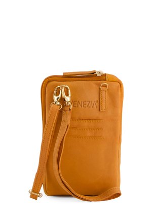 Leren schoudertas in een levendige oranje kleur. Heeft een ritssluiting, goudkleurige hardware en een gegraveerd logo. Inclusief een afneembare schouderband.