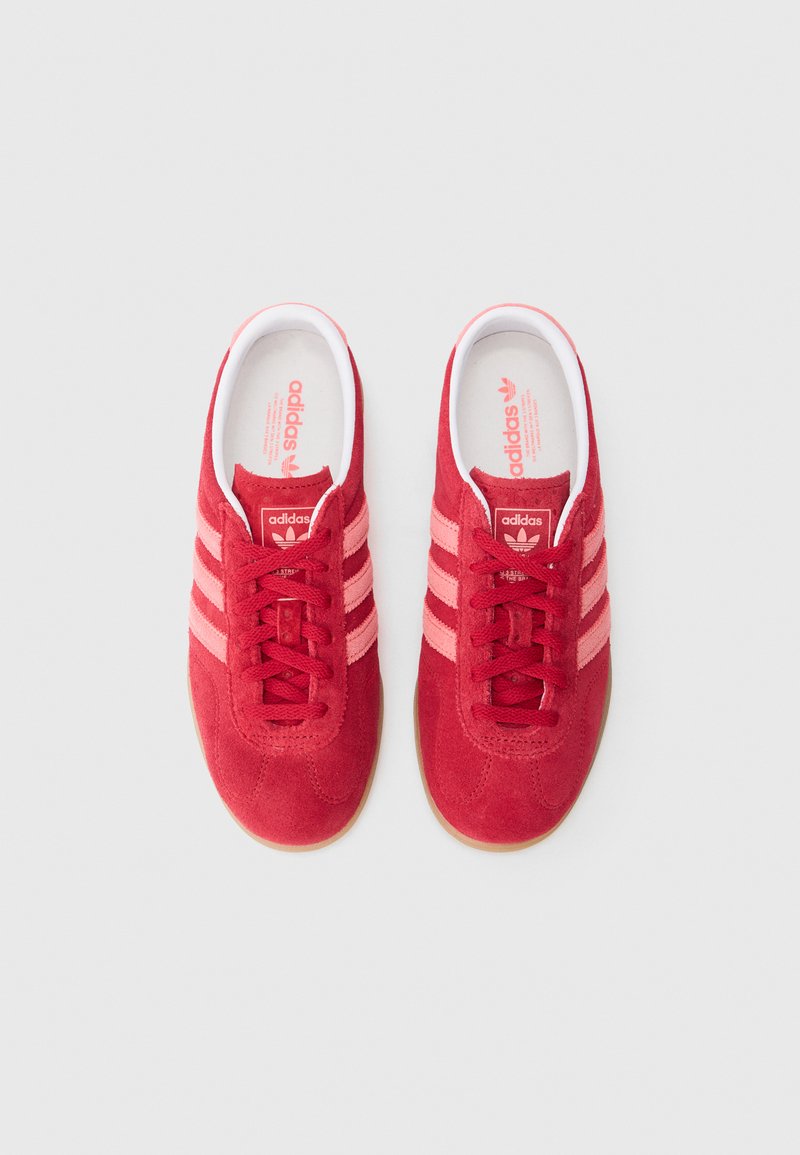adidas gazelle silver green womens Trainers | Adidas Forum Mid: White / Red main image 0
