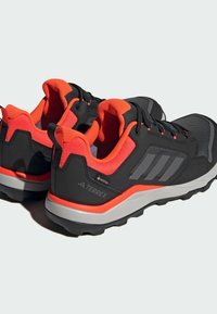 Adidas Terrex TRACEROCKER 2 GORE-TEX TRAIL RUNNING SHOES - Chaussures de running - core black   grey five   grey six