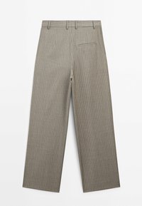 Lichtbruine wijde broek met witte streepjes en een enkele achterzak, plat weergegeven op een witte achtergrond.