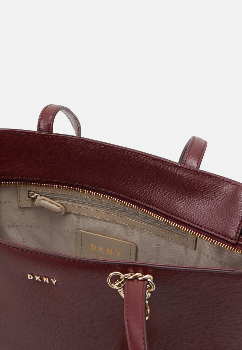 Damen Handtaschen | DKNY BRYANT TOTE Handtasche aged wine/bordeaux - PI49218 Damen Handtaschen | DKNY BRYANT TOTE Handtasche aged wine/bordeaux - PI49218