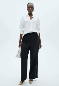 Mango Blúzka so zapínaním na gombíky - off-white
