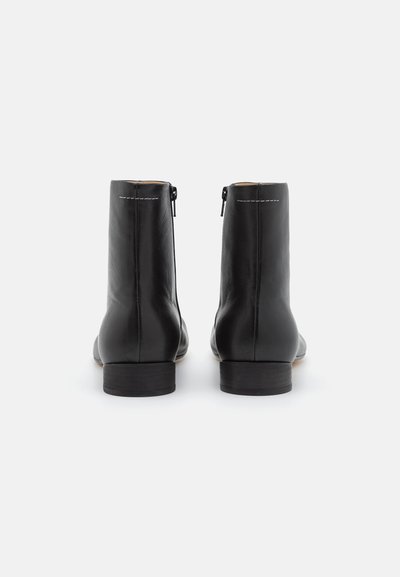 MM6 Maison Margiela Kotníkové boty - black