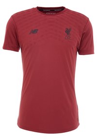 Röd atletisk tröja i andningsbart material, med korta ärmar, rund halsringning, präglade mönster och en logotyp av Liverpool F.C. på framsidan.