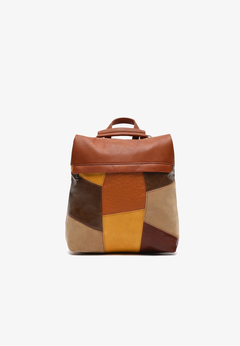 Pruun, beež ja sinepikollane nahkpatchwork seljakott, millel on sile ülemine klapp, lukuga sulgemine ja lõuendi tekstuuriga muster.