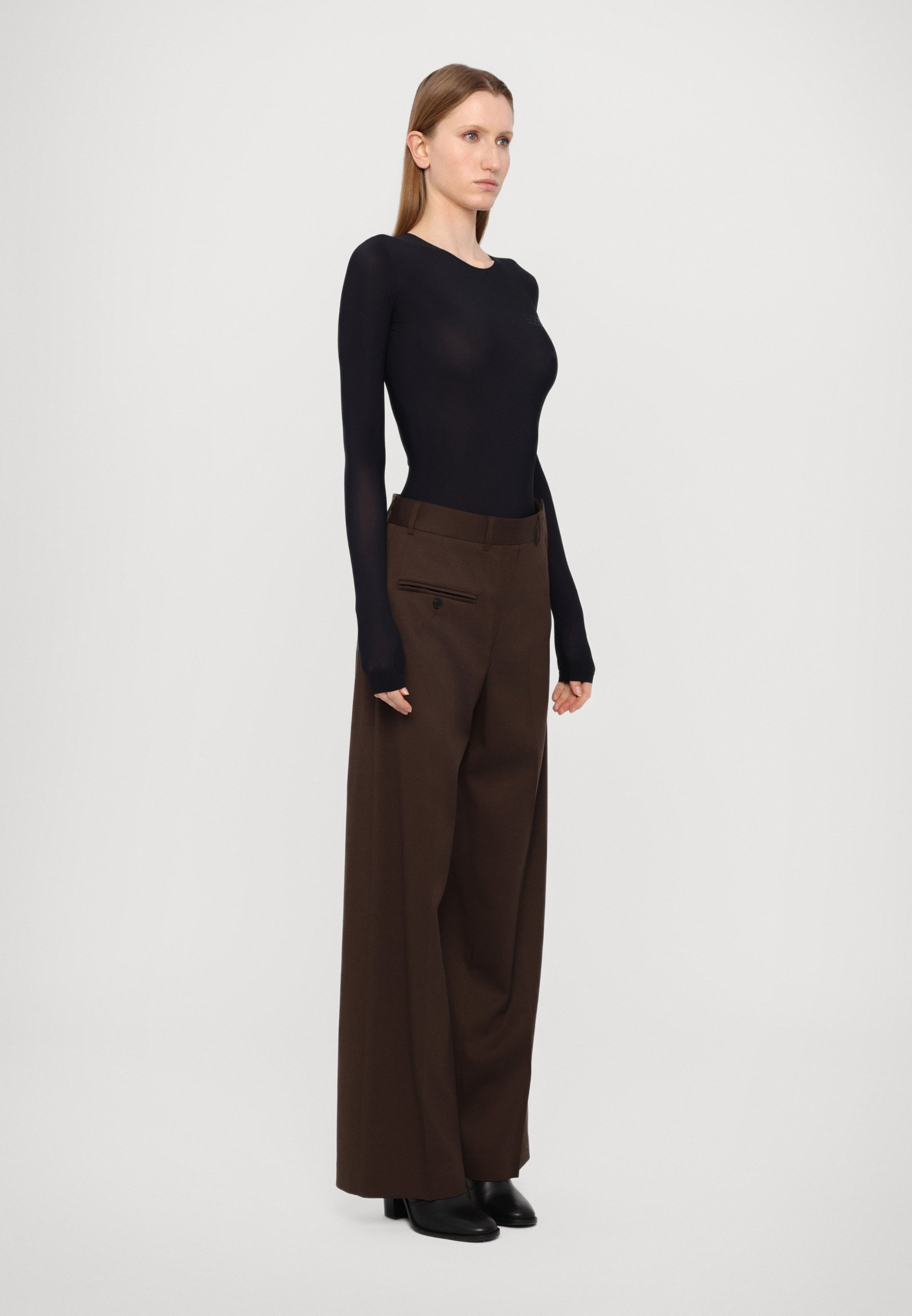 ボトムスその他 MM6 MAISON MARGIELA Women Pants S52KA0523M35244961 Brown MM6 Maison Margiela Straight Leg Jean - Brown | Garmentory