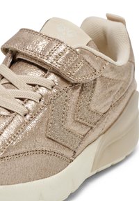 Hummel DAYLIGHT GLITTER JR Baby shoes gold/gold-coloured Zalando