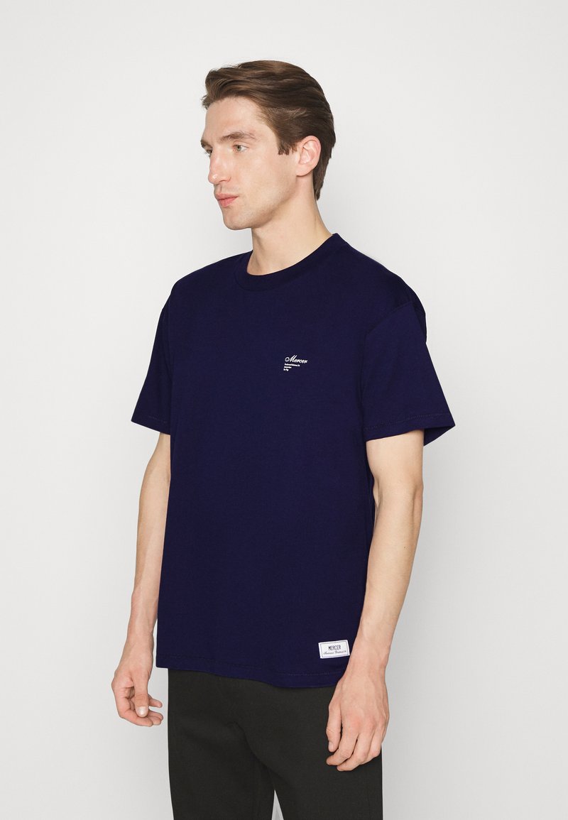 Mercer Amsterdam THE MERCER CALLIGRAPH TEE Basic Tshirt navy/dark blue Zalando.co.uk