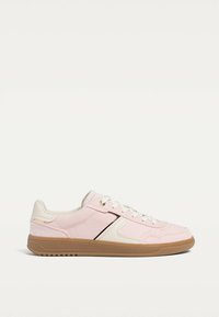 Stradivarius Trainers pink Zalando