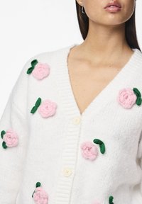 Pieces PCLYDIA - Cardigan - cloud dancer detail flower