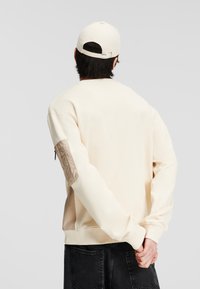 Karl Lagerfeld Jeans MIX MATERIAL FIT - Sweatshirt - whitecap gray