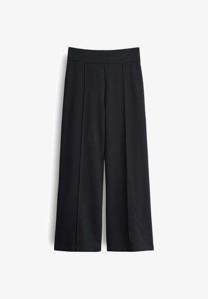Pantaloni neri a gamba larga con una texture liscia, caratterizzati da pieghe frontali e una vita piatta ed elastica per comfort e facilità di vestibilità.
