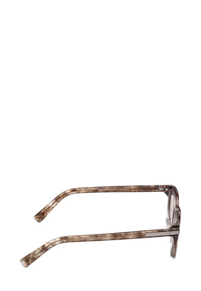 Occhiali tartarugati marroni con sottili dettagli in lega di titanio, caratterizzati da una finitura liscia e aste leggermente curve per un design moderno.