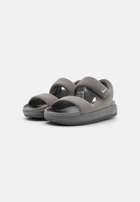 Nike Sportswear CALM UNISEX - Szandálok - flat pewter/metallic silver