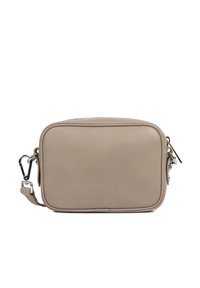 Borsa a tracolla in pelle beige di forma rettangolare. Presenta una chiusura con zip, una tracolla regolabile e dettagli in metallo di tonalità argentata.