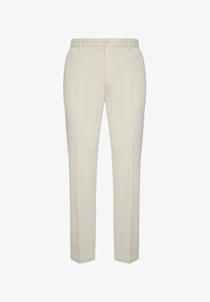 Beige op maat gemaakte broeken met een gladde textuur, voorzien van een subtiele plooi aan de voorkant, riemlussen en een enkele knoopsluiting.