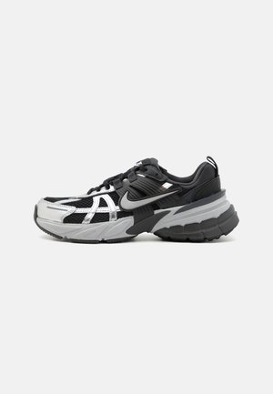 V2K RUN - Sportbačiai - black/metallic silver/anthracite/dark smoke grey/wolf grey/white