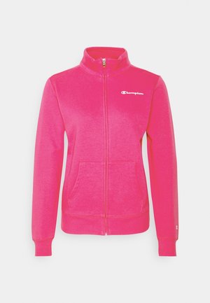 Veste zippée rose en matériau doux, dotée de manches longues, de deux poches avant et d'un col montant avec un logo sur la poitrine gauche.