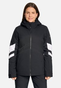 Schwarz isolierte Jacke mit Kapuze. Mit kontrastierenden weißen Streifen und einer glatten, weichen Textur. Frontreißverschluss und mit Reißverschluss versehene Taschen.