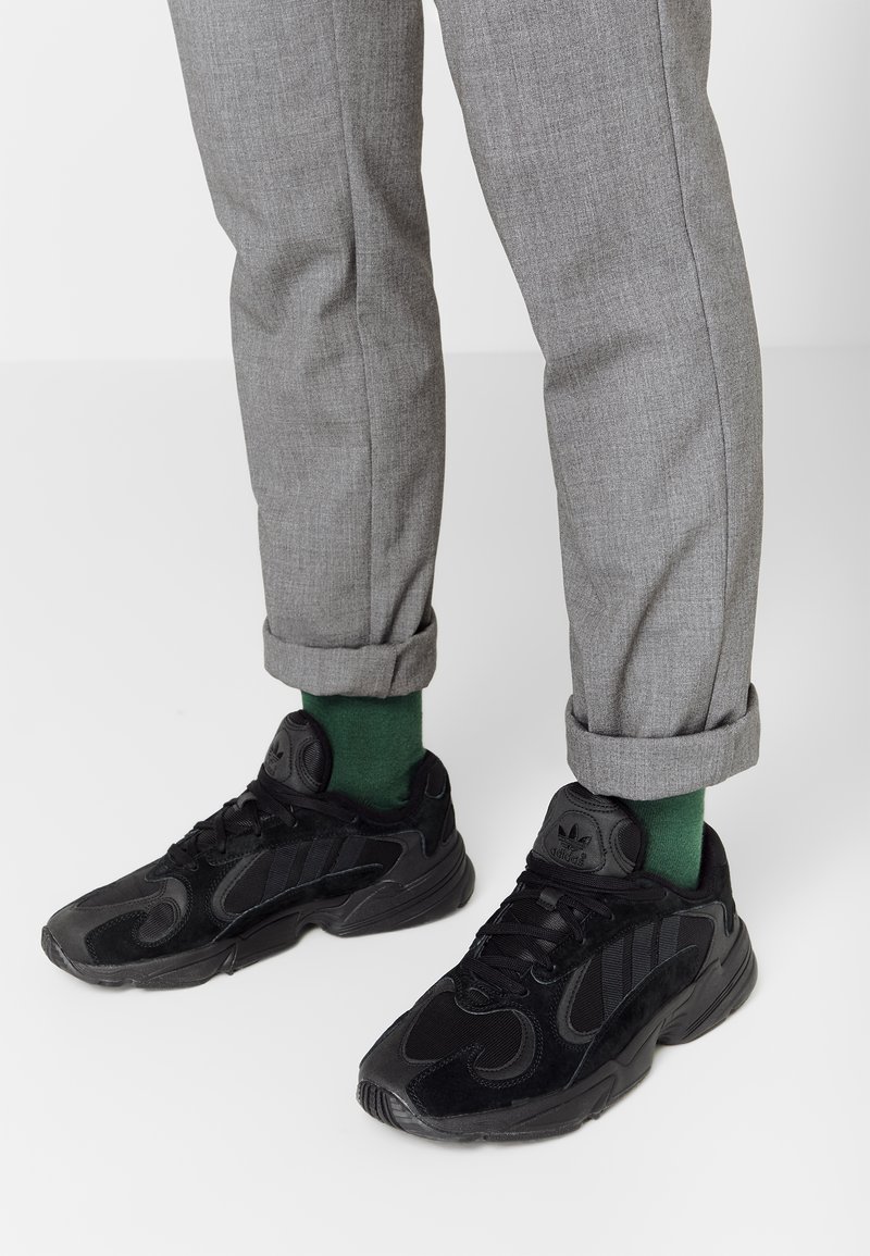 adidas originals yung 1 og black