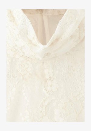 Tessuto di pizzo bianco con motivi floreali e scollo a V smerlato su un capo trasparente.