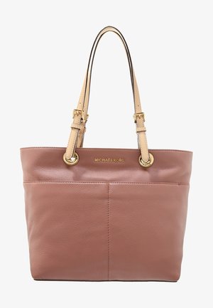Medium bruine leren tote bag met beige verstelbare schouderriemen en gouden Michael Kors-logo aan de voorkant.
