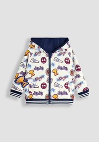 Hanorac cu fermoar, realizat dintr-un material moale, având imprimeuri multicolore cu temă de curse, accente bleumarin și manșete și tiv din material texturat.