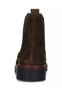 Stivaletto in suede marrone con retro liscio, pannelli laterali elasticizzati e suola in gomma nera testurizzata. Include una linguetta per indossarlo facilmente.