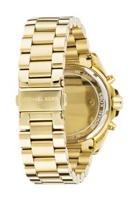 Reloj de pulsera de metal dorado con una correa de eslabones, que presenta una caja redonda y un fondo de cristal transparente. Grabado "MICHAEL KORS" en el cierre. Modelo MK-5605.