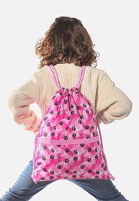 Zaino con coulisse rosa con motivo a impronta di zampa, materiale leggero e spallacci rosa coordinati, con un logo decorativo nella parte inferiore.