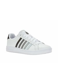 Weiße Sneakers mit drei gestreiften Akzenten in Grau und Hellblau. Hergestellt aus glattem synthetischem Material mit einer Gummisohle und Schnürdesign.