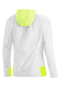 Chaqueta blanca ligera con capucha y detalles en amarillo-verde brillante, que presenta una tela texturizada y un diseño elegante. Marca reflectante visible.