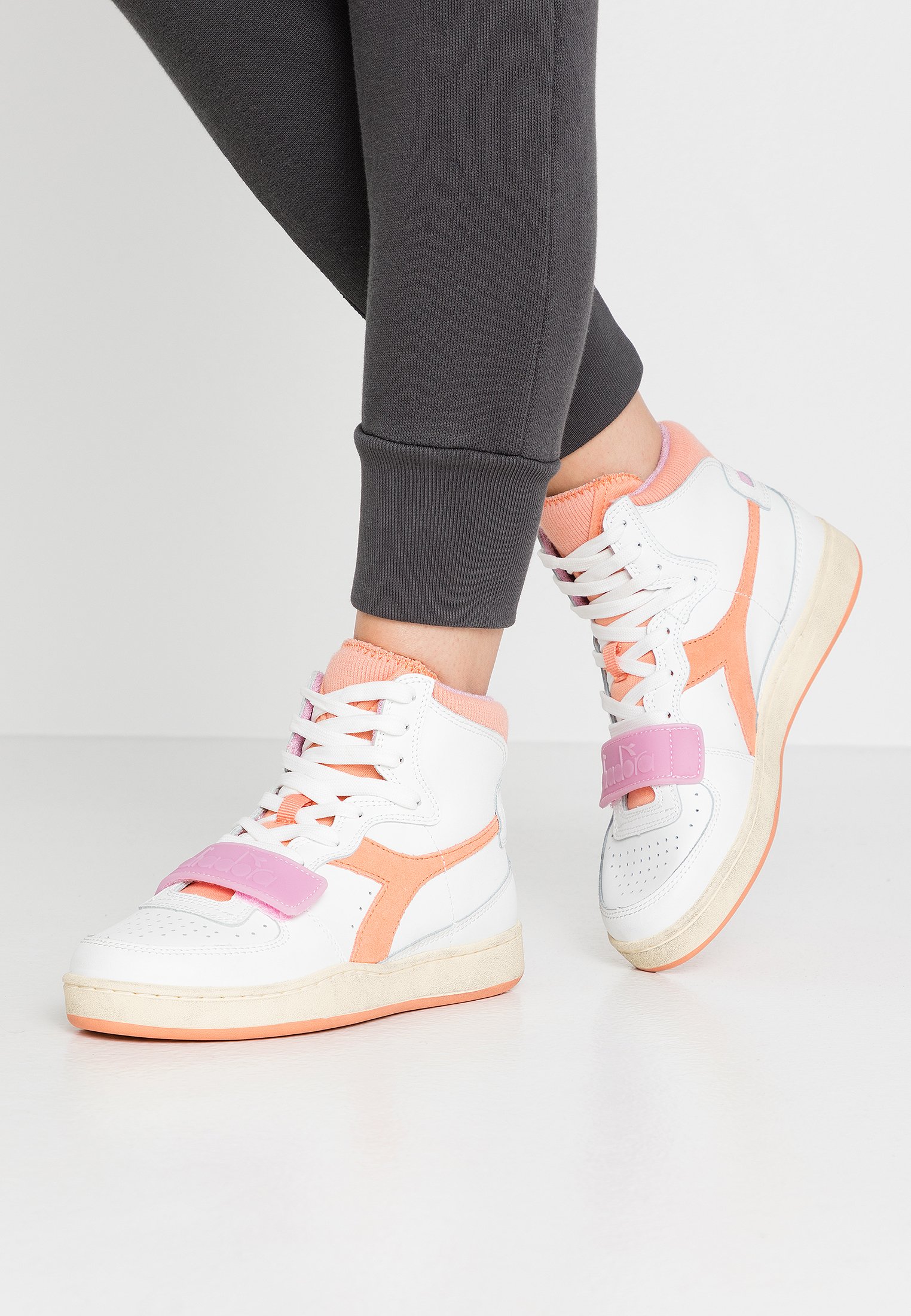 Roze diadora heritage sneaker bij Schoenen Verduyn | Gratis levering