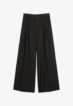 Černé kalhoty širokého střihu s předními záhyby, pas s poutky na pásek a jedním knoflíkovým zapínáním. Hladká tkanina s jemnou texturou.