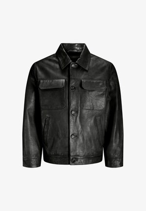 Giacca di pelle nera con chiusura a bottoni, due tasche sul petto e tasche laterali. Presenta un colletto classico e una texture liscia.