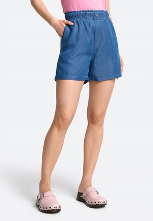 MIT ELASTISCHEM BUND - Shorts di jeans - denim blue