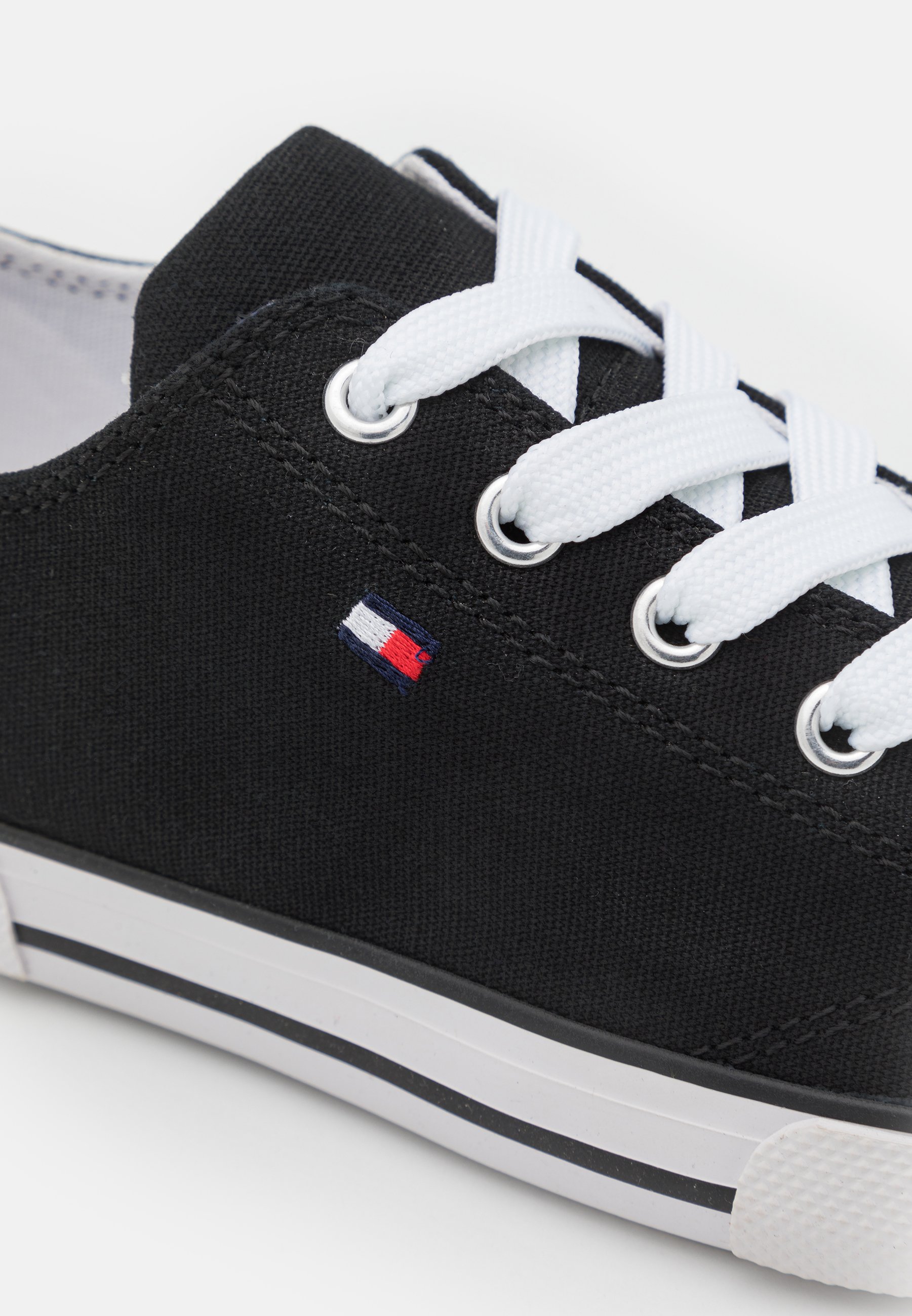 tommy hilfiger mens summer shoes