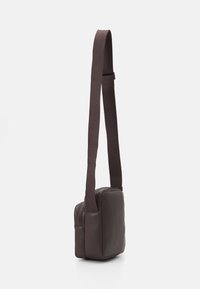 Calvin Klein MUST REPORTER - Borsa a tracolla - java brown