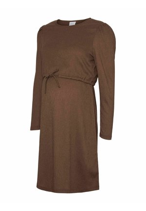 Robe de maternité en tissu côtelé marron, à manches longues, encolure ronde, détail de taille à nouer pour ajustement, et coupe décontractée.