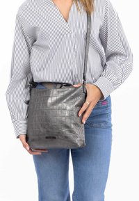 SURI FREY HADLEY - Bandolera - darksilver