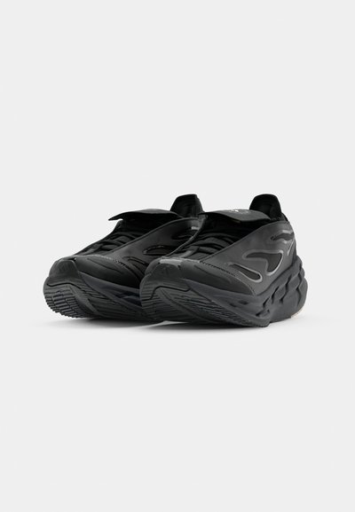 adidas by Stella McCartney ADISTAR - Treniņkurpes - core black/utility black/almond milk