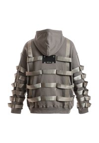 Sudadera con capucha en tejido gris que presenta múltiples cintas de satén en la parte posterior y las mangas, con una etiqueta de logo en la parte alta de la espalda.