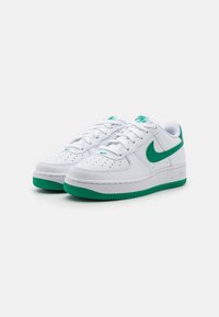 Nike Sportswear AIR FORCE 1 - Joggesko - white/malachite