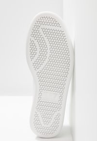 EA7 Emporio Armani UNISEX - Tenisice - white
