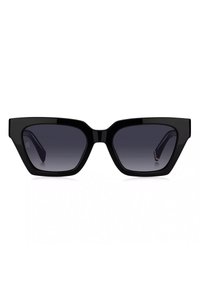 Occhiali da sole neri oversize a forma rettangolare con montatura spessa e lenti scure sfumate su uno sfondo bianco.