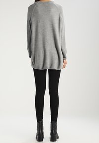 JDY Neule - mottled light grey
