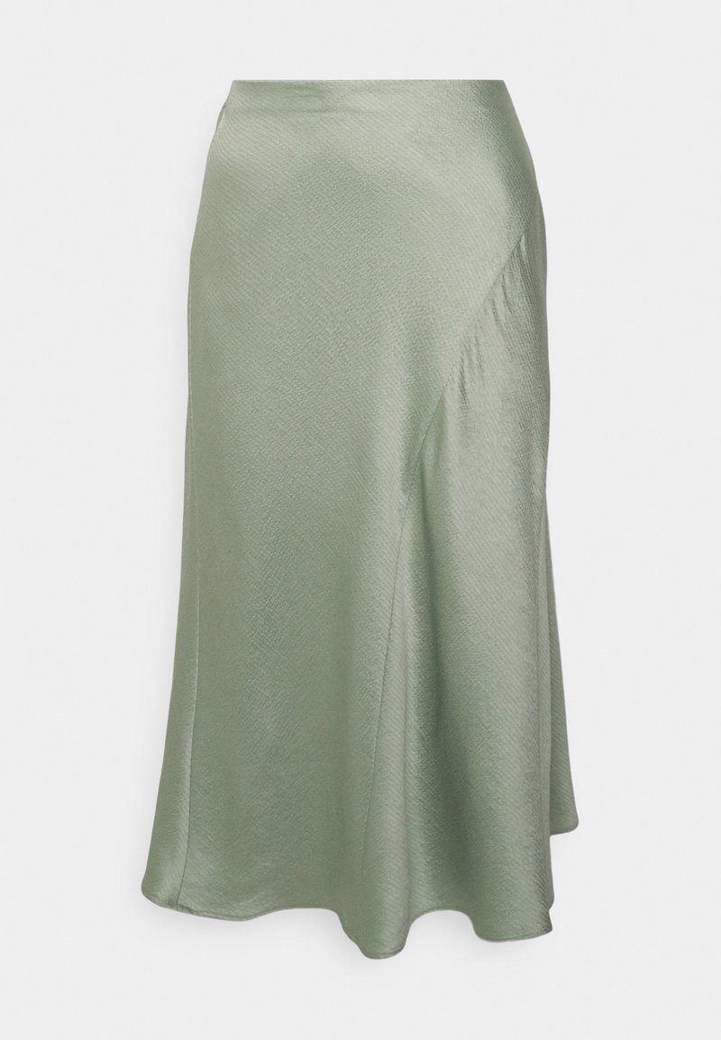 Une jupe portefeuille en satin vert doux, présentant une texture lisse, une forme évasée et un subtil détail de couture diagonale sur un côté.