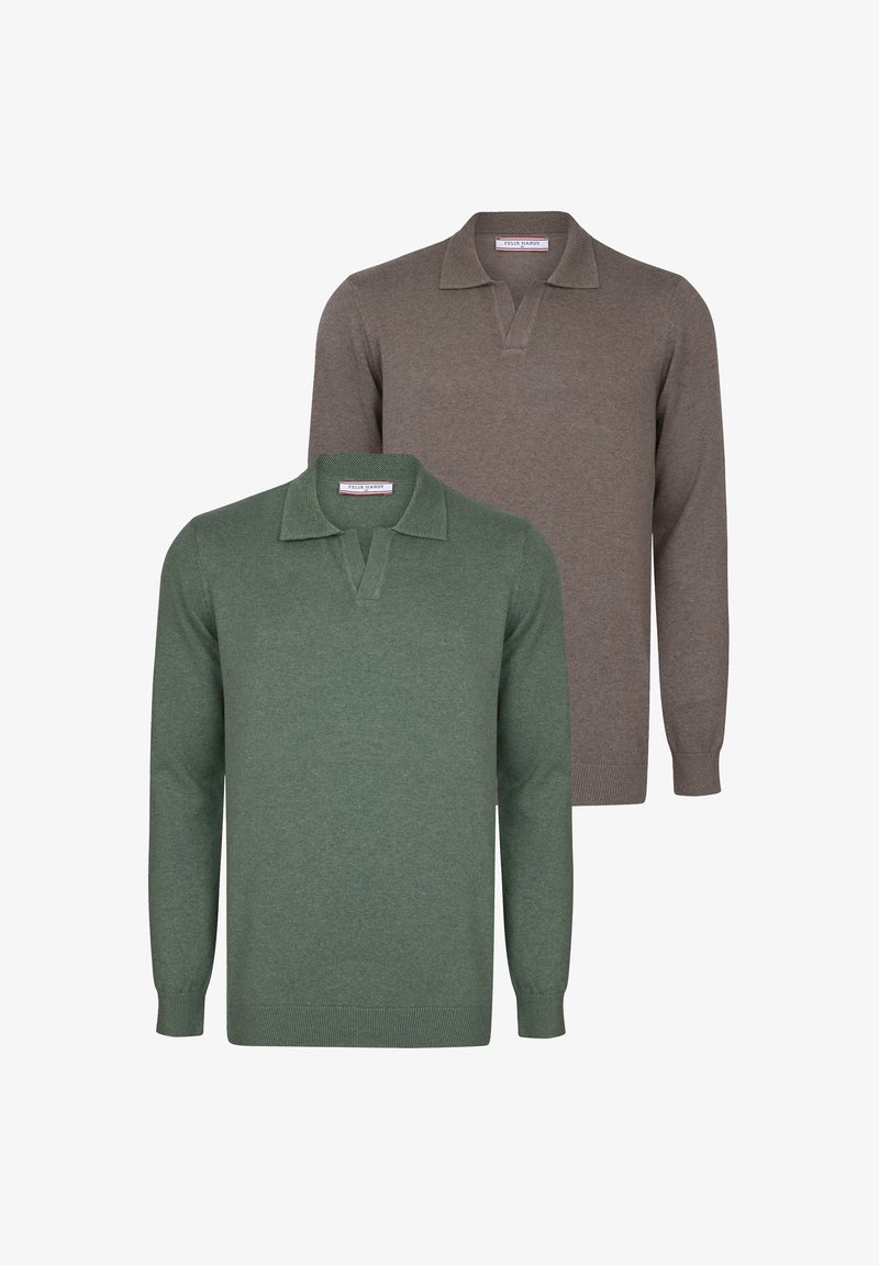 Två långärmade polo-svettrar. Den ena är grön med V-ringning och ribbad krage; den andra är brun med en liknande design. Båda är tillverkade av mjukt tyg.